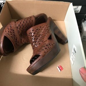 Frye Sandals size 7.5 great used condition